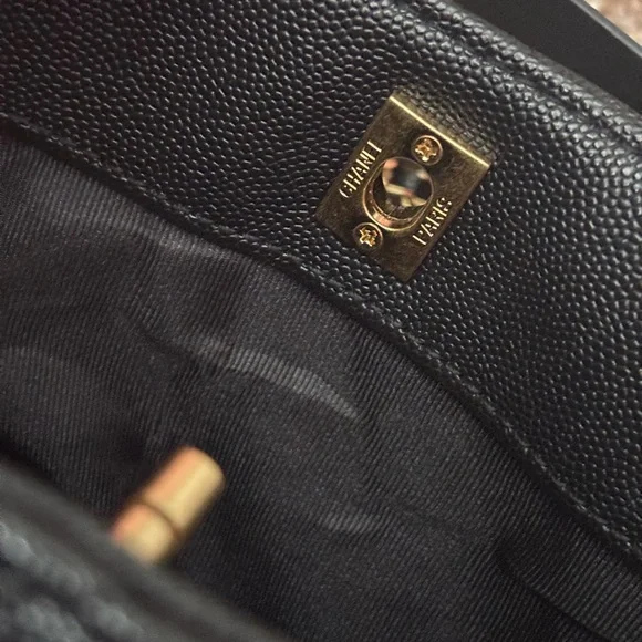 GWP Chanel gift beauty Black Quilted Shoulder Bag with Gold Chain - Picture 6 of 12